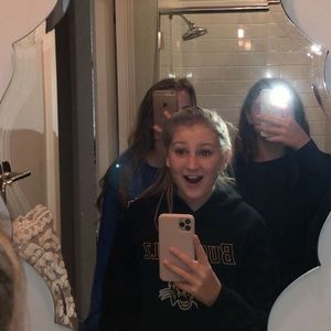 Meet your Posher, Simone